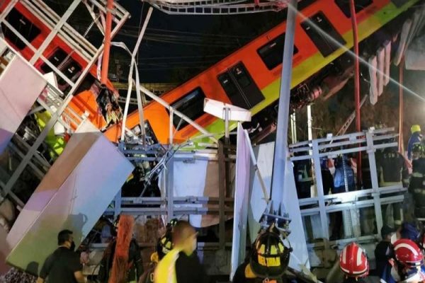 Deben investigarse causas de terrible tragedia en el Metro: Ebrard