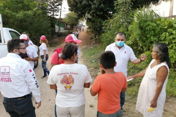 Alberto Sánchez “El Conta”, continúa promocionando el voto en colonias de Minatitlán