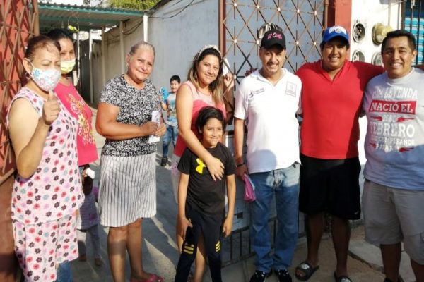 Alberto Sánchez visita a sus vecinos de la Tacoteno