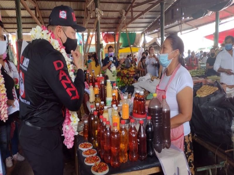 Candidatos de RSP visitan el mercado Popular Solidaridad de Minatitlán