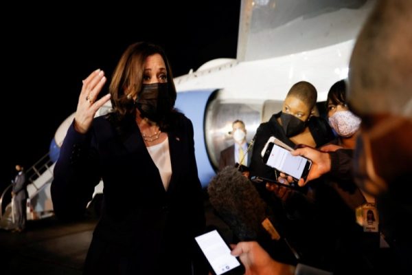 Kamala Harris llega a México para reunirse con López Obrador