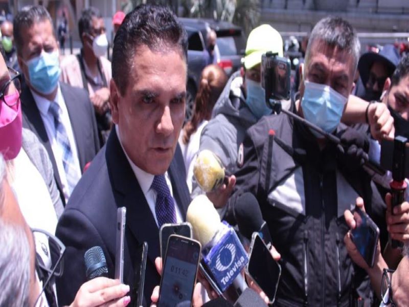 Silvano Aureoles entrega presuntas pruebas de «narco elección» a la FGR