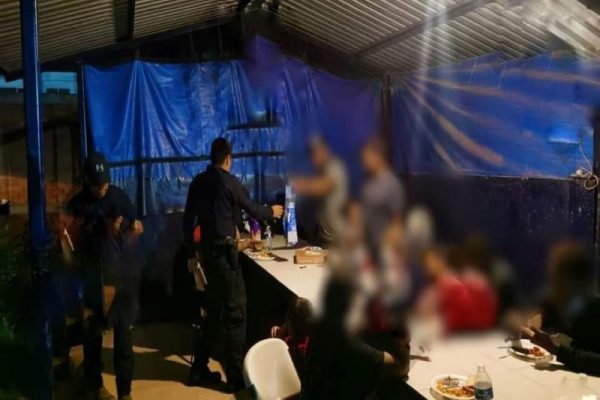 Resguarda Policía Estatal a 30 migrantes en Minatitlán y Las Choapas