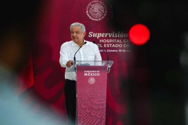 El Estado está obligado a garantizar la salud pública: presidente; anuncia incremento de plazas para médicos residentes