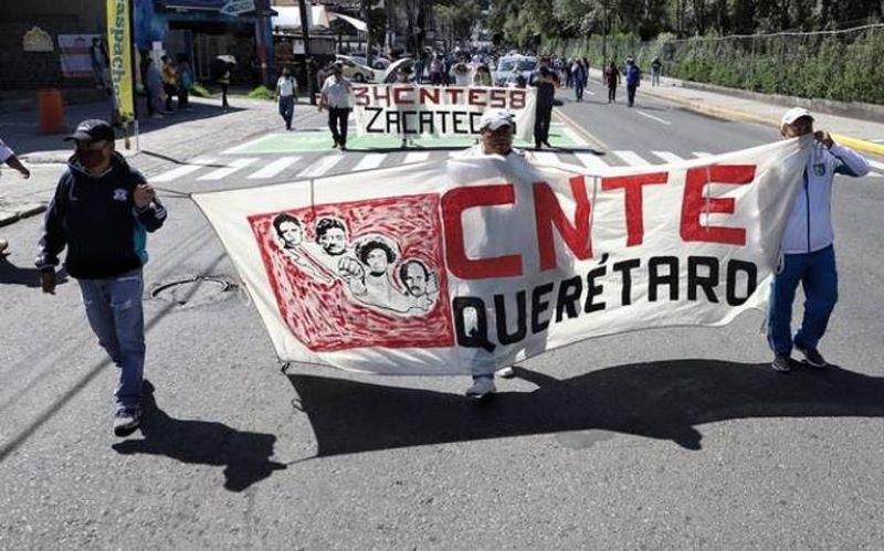 Integrantes de la CNTE marchan en Morelia por falta de pagos