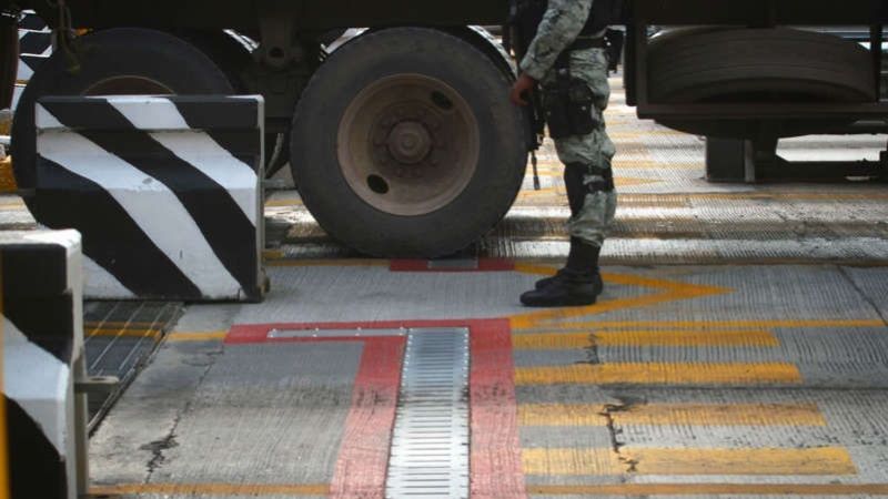 Protestan contra poncha llantas en caseta Las Américas del Circuito Exterior Mexiquense