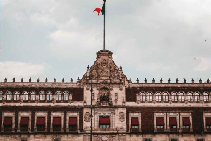 Gobierno califica de borregos, reaccionarios y golpistas a diputados europeos que piden respeto a la prensa