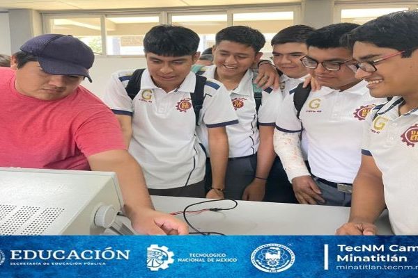 Jóvenes del CBTis No. 48 visitan el TecMina para conocer su oferta educativa