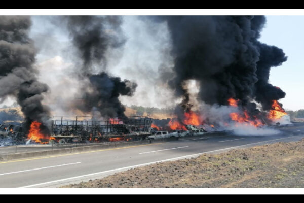 VIDEOS: Así quedaron los 16 autos y camiones de la megacarambola en autopista a Los Altos en Jalisco