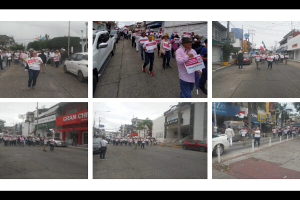 Marchan por la democracia en Minatitlán 