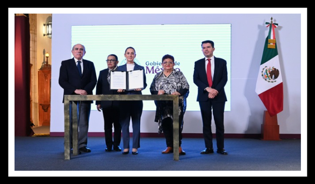 Presidenta Claudia Sheinbaum firma acuerdo que reconoce como crimen de lesa humanidad la matanza estudiantil del 2 de octubre de 1968